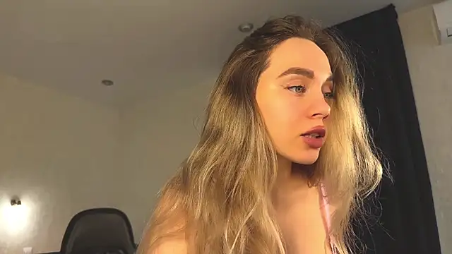 hotexclusive  online show from February 28, 2025, 4:10 am