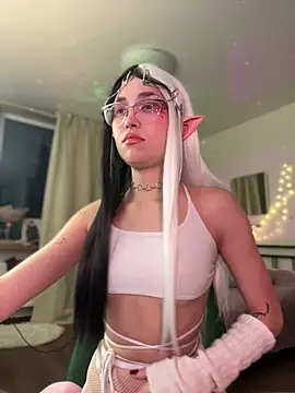 Evangeline Lawrence  online show from February 4, 2025, 3:26 pm