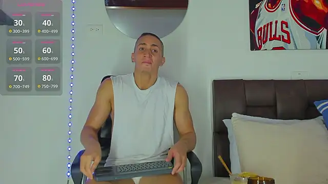 MikeRoss7777 online show from December 2, 2024, 10:34 pm