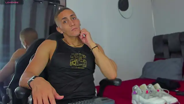 MikeRoss7777 online show from December 31, 2024, 2:25 pm