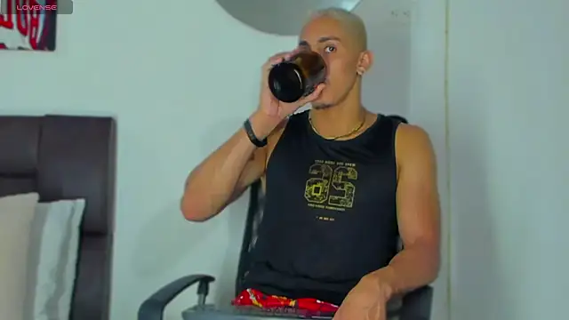 MikeRoss7777 online show from January 27, 2025, 10:06 pm