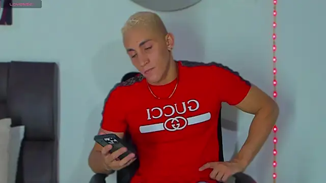 MikeRoss7777 online show from February 23, 2025, 12:08 am