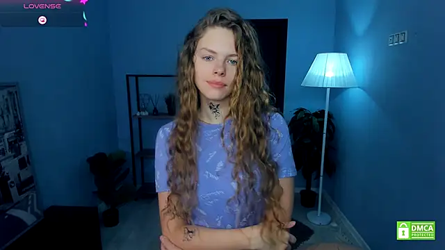 RayaNenlia online show from December 14, 2025, 5:02 am