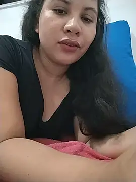 Snapshot of Yara0k chatting on February 13, 2026, 11:34 pm Yara0k online show from February 13, 2026, 11:34 pm