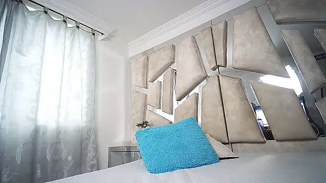 Natalyefoster online show from February 12, 2025, 7:56 pm