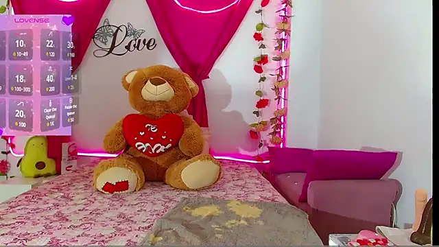 natashakissess online show from January 4, 2025, 3:39 pm