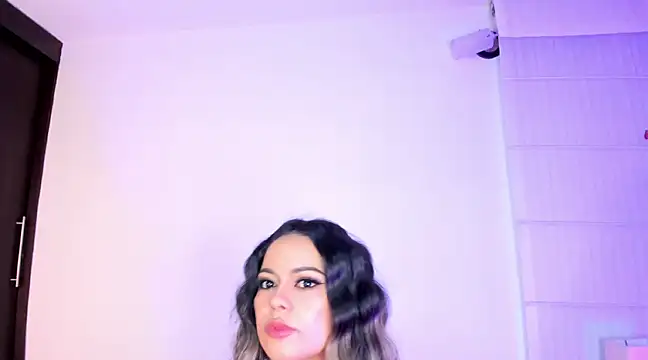 Snapshot of summer_holiday chatting on December 17, 2024, 4:34 am summer holiday online show from December 17, 2024, 4:34 am