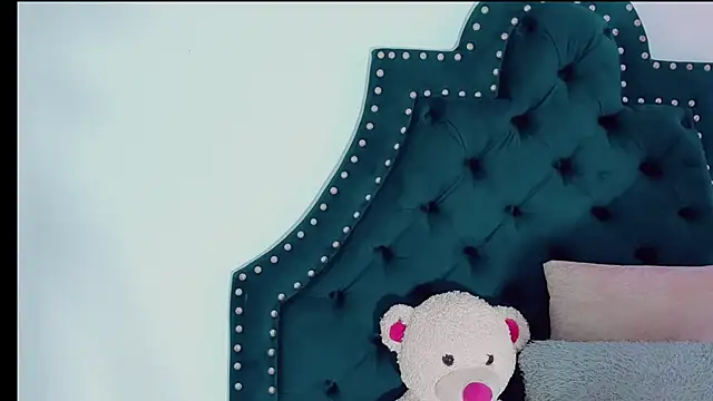 Snapshot of Emmaa_Saenz_ chatting on March 9, 2025, 12:42 am Emmaa Saenz online show from March 9, 2025, 12:42 am