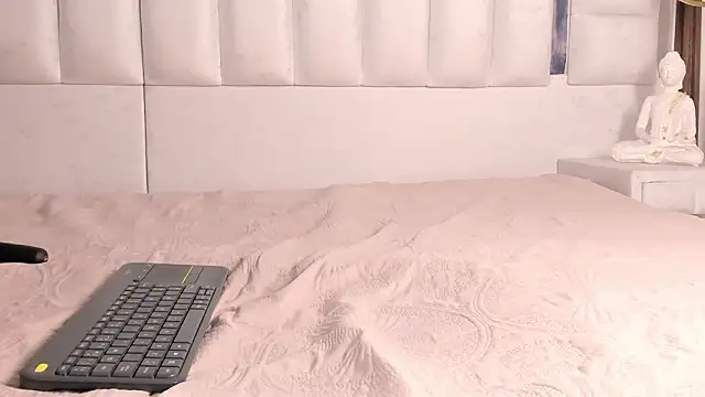 Snapshot of im_tyra chatting on February 26, 2026, 4:44 am im tyra online show from February 26, 2026, 4:44 am