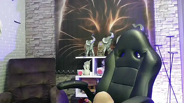 charlotedoll online show from January 12, 2025, 8:36 am