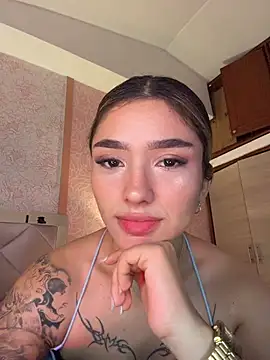 Arianavillada online show from June 15, 2026, 4:04 am
