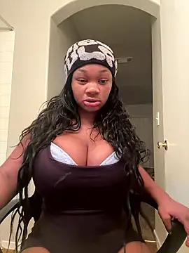 Snapshot of CharismaaBanx chatting on January 15, 2026, 6:18 am CharismaaBanx online show from January 15, 2026, 6:18 am