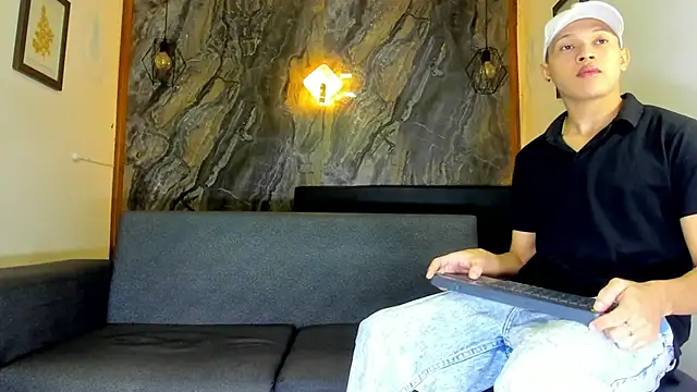 liam genner  online show from February 7, 2025, 7:49 pm