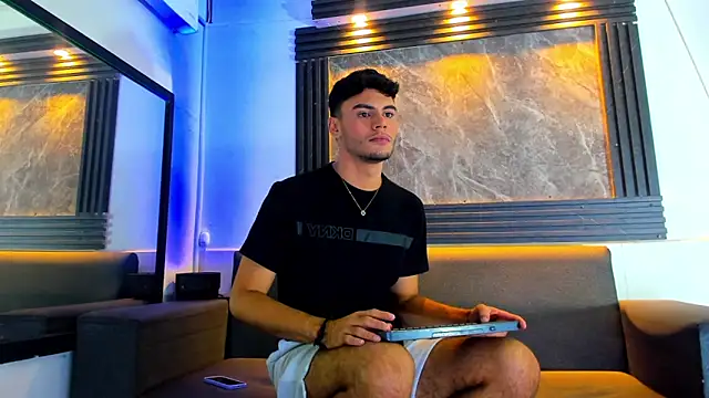 liam genner  online show from September 19, 2025, 8:31 pm