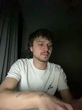 oguuxum online show from March 23, 2026, 9:52 pm