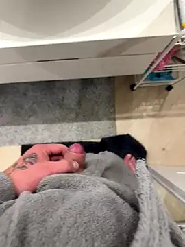 Snapshot of parallelo990 chatting on December 1, 2025, 5:40 pm parallelo990 online show from December 1, 2025, 5:40 pm