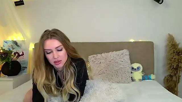 LuisaSin online show from March 3, 2026, 10:43 am