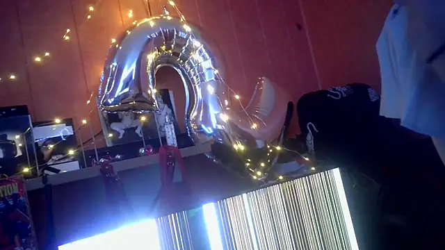 Snapshot of Lia_Y_PatrickX chatting on December 22, 2024, 8:36 pm Lia Y PatrickX online show from December 22, 2024, 8:36 pm