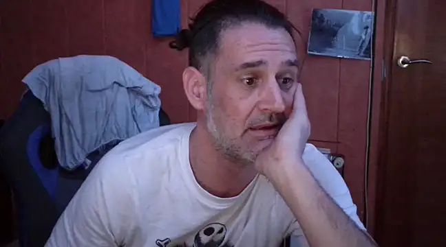 Snapshot of Lia_Y_PatrickX chatting on February 2, 2025, 10:24 am Lia Y PatrickX online show from February 2, 2025, 10:24 am