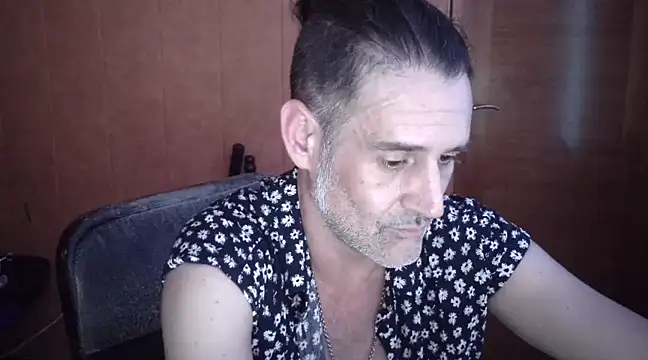 Snapshot of Lia_Y_PatrickX chatting on March 20, 2025, 10:40 pm Lia Y PatrickX online show from March 20, 2025, 10:40 pm