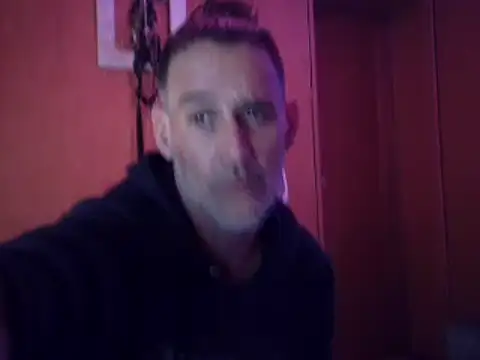 Snapshot of Lia_Y_PatrickX chatting on November 30, 2025, 12:25 am Lia Y PatrickX online show from November 30, 2025, 12:25 am