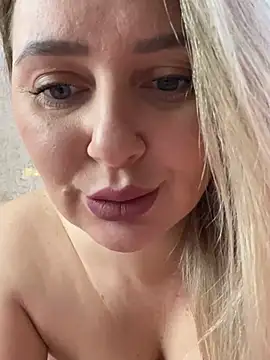 LadyLolyPop  online show from March 5, 2025, 4:13 am