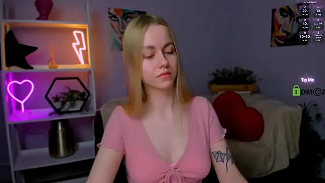 Snapshot of scarlet_mooore chatting on March 17, 2025, 8:30 pm scarlet mooore online show from March 17, 2025, 8:30 pm