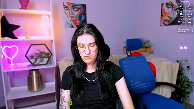 Snapshot of scarlet_mooore chatting on March 17, 2025, 11:32 pm scarlet mooore online show from March 17, 2025, 11:32 pm