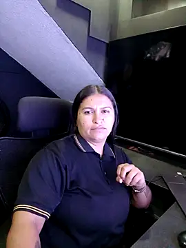 Snapshot of Mia_oficial chatting on December 4, 2025, 4:22 am Mia oficial online show from December 4, 2025, 4:22 am