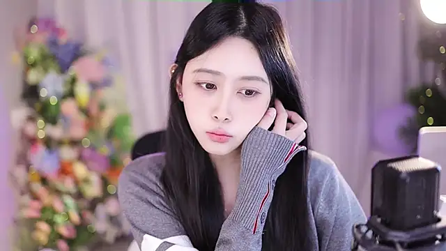 Snapshot of SleepArtist chatting on January 14, 2025, 2:40 am SleepArtist online show from January 14, 2025, 2:40 am