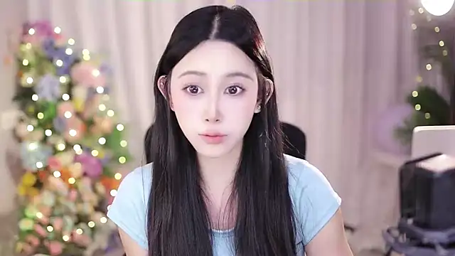 Snapshot of SleepArtist chatting on February 18, 2025, 6:04 am SleepArtist online show from February 18, 2025, 6:04 am