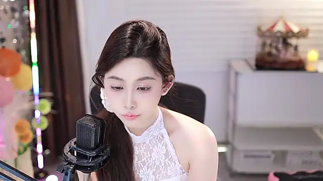 Snapshot of SleepArtist chatting on November 11, 2025, 3:23 pm SleepArtist online show from November 11, 2025, 3:23 pm