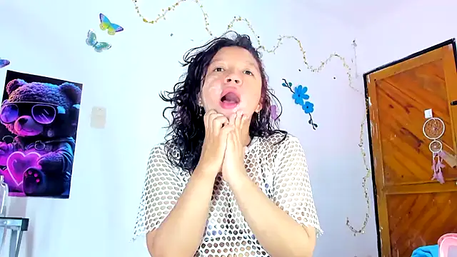 Emily Coper18 online show from February 11, 2025, 12:37 pm