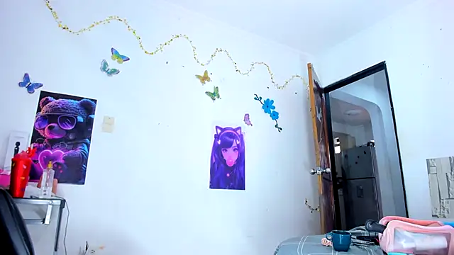 Emily Coper18 online show from February 13, 2025, 5:11 pm