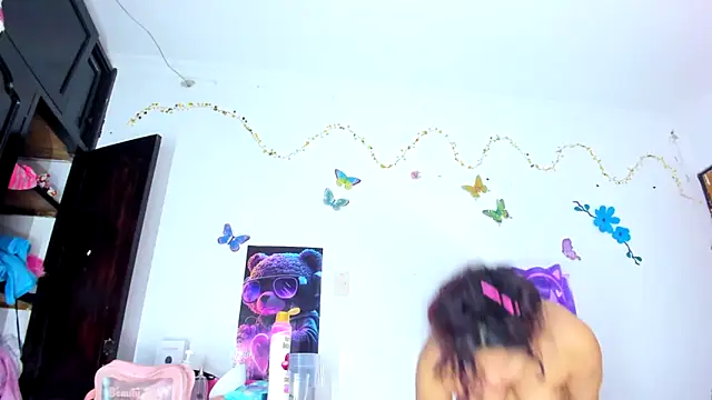 Emily Coper18 online show from February 17, 2025, 5:32 pm