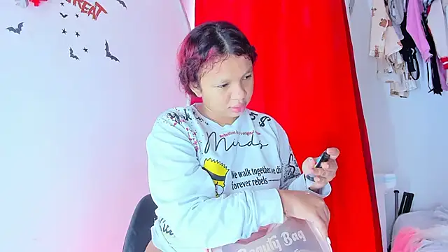 Emily Coper18 online show from October 27, 2025, 1:15 pm