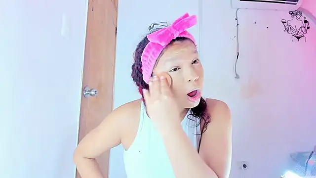 Emily Coper18 online show from March 14, 2026, 2:00 pm