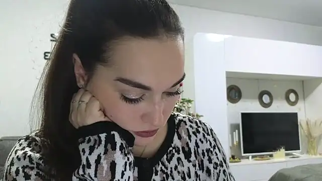 me lissa sun13 online show from December 29, 2024, 12:55 pm