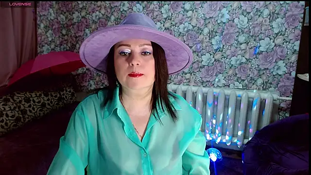Julia-ru online show from May 16, 2026, 9:24 pm