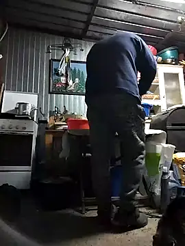 Snapshot of Sarpe84 chatting on December 23, 2024, 5:54 pm Sarpe84 online show from December 23, 2024, 5:54 pm