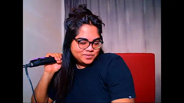 Indian Lola00 online show from November 18, 2025, 6:34 pm