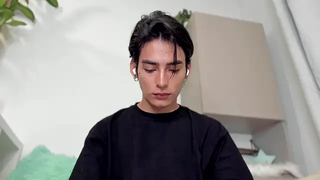 Snapshot of sebas_rose chatting on January 5, 2025, 11:33 pm sebas rose online show from January 5, 2025, 11:33 pm