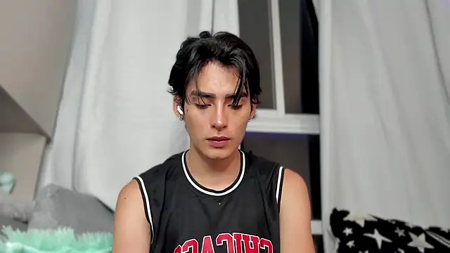 Snapshot of sebas_rose chatting on February 23, 2025, 11:36 pm sebas rose online show from February 23, 2025, 11:36 pm