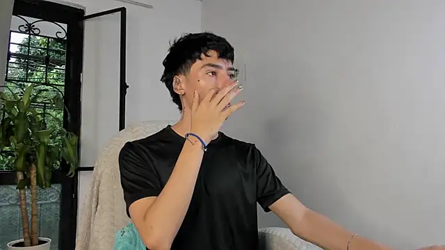 Snapshot of sebas_rose chatting on October 17, 2025, 10:12 pm sebas rose online show from October 17, 2025, 10:12 pm