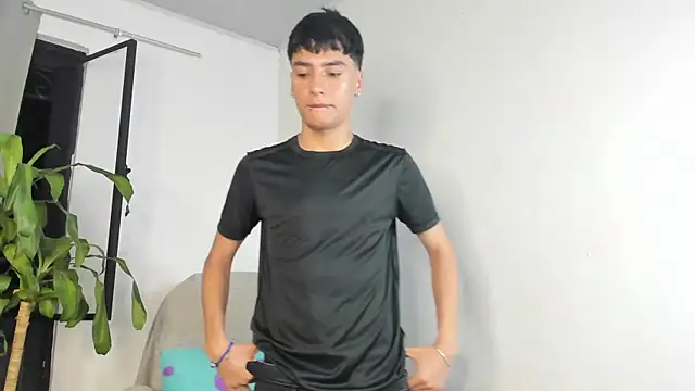 Snapshot of sebas_rose chatting on October 19, 2025, 12:11 am sebas rose online show from October 19, 2025, 12:11 am