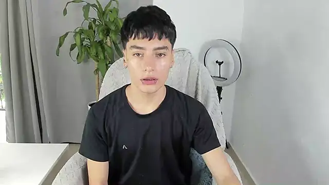 Snapshot of sebas_rose chatting on October 21, 2025, 4:30 pm sebas rose online show from October 21, 2025, 4:30 pm