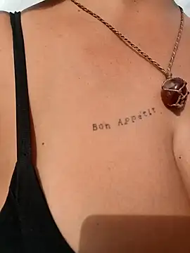 Snapshot of Escarlate4you_ chatting on December 3, 2024, 10:50 am Escarlate4you online show from December 3, 2024, 10:50 am