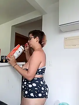 Snapshot of Escarlate4you_ chatting on December 5, 2024, 9:17 am Escarlate4you online show from December 5, 2024, 9:17 am