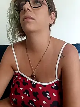 Snapshot of Escarlate4you_ chatting on December 22, 2024, 2:27 pm Escarlate4you online show from December 22, 2024, 2:27 pm