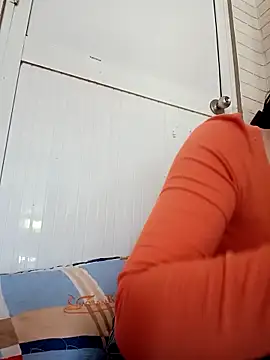 Snapshot of Ana_love2000 chatting on February 28, 2025, 2:31 am Ana love2000 online show from February 28, 2025, 2:31 am